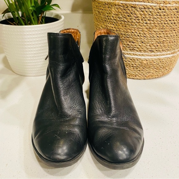 Lucky Brand Brenono Black Leather Ankle Bootie Women’s 6 — Moto Biker Style Zip - Picture 2 of 8